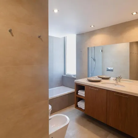 Blue H - - 10 Min Walk To The *