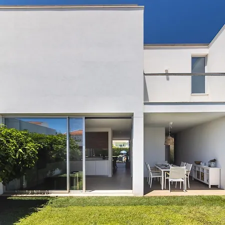 Blue H - - 10 Min Walk To The Villa *